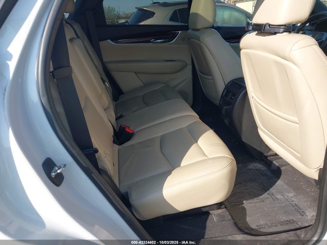 2017 CADILLAC XT5 1GYKNBRS9HZ137868 Photo 7