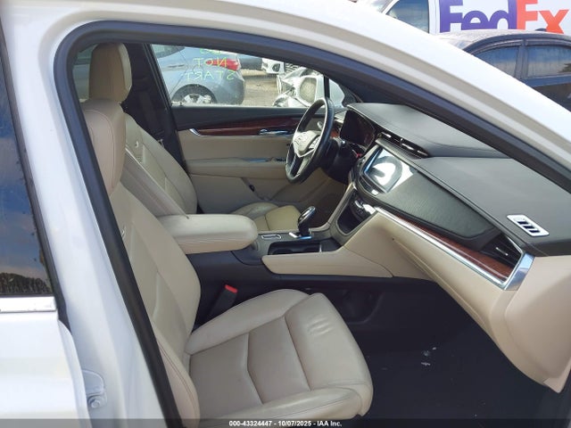 2017 CADILLAC XT5 1GYKNBRS7HZ111818 Photo 4