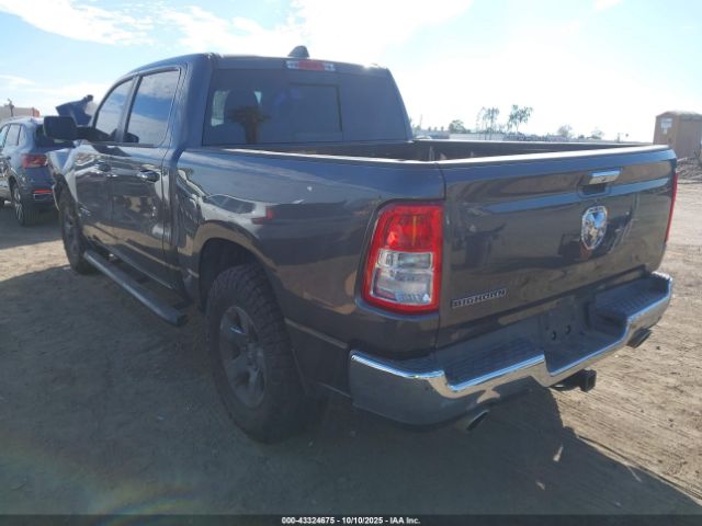 2019 RAM 1500 1C6RREFT1KN635561 Photo 2
