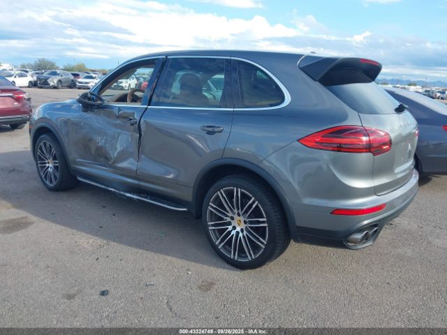 2016 PORSCHE CAYENNE WP1AB2A22GLA93637 Photo 2