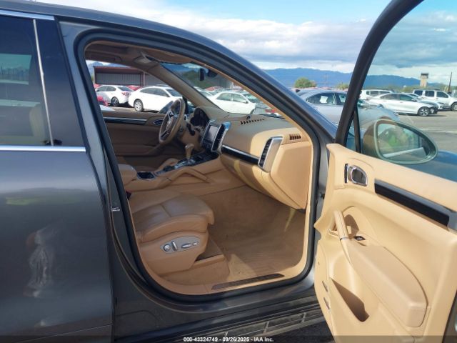 2016 PORSCHE CAYENNE WP1AB2A22GLA93637 Photo 4