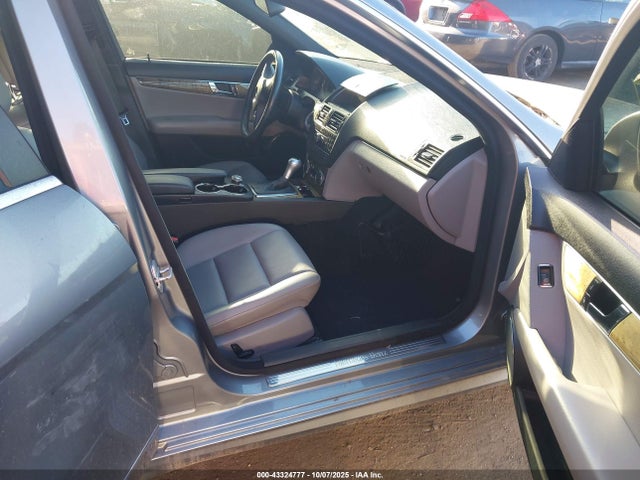 43324777 :رقم المزاد ، WDDGF56X58F118185 vin ، 2008 Mercedes-benz C 350 Sport مزاد بيع