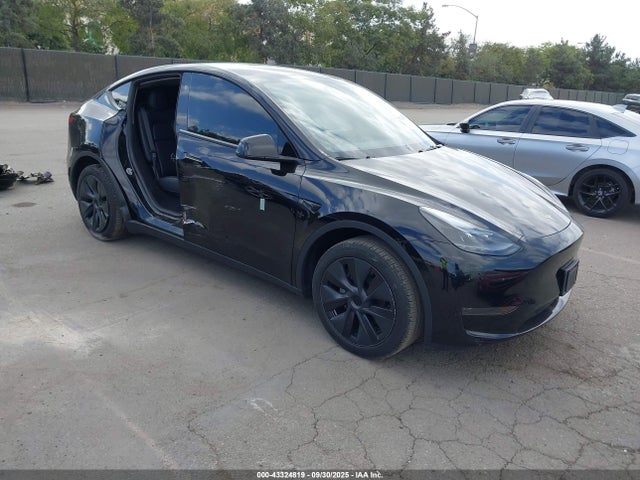 2024 TESLA MODEL Y 7SAYGDED8RF156984 Photo 0
