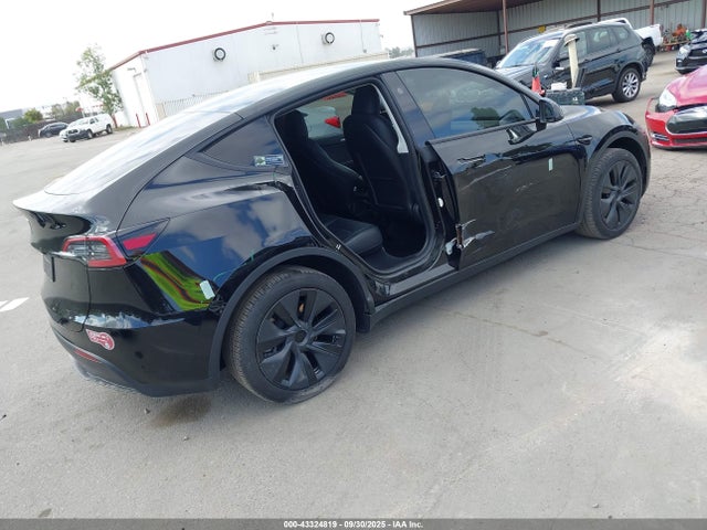 2024 TESLA MODEL Y 7SAYGDED8RF156984 Photo 3