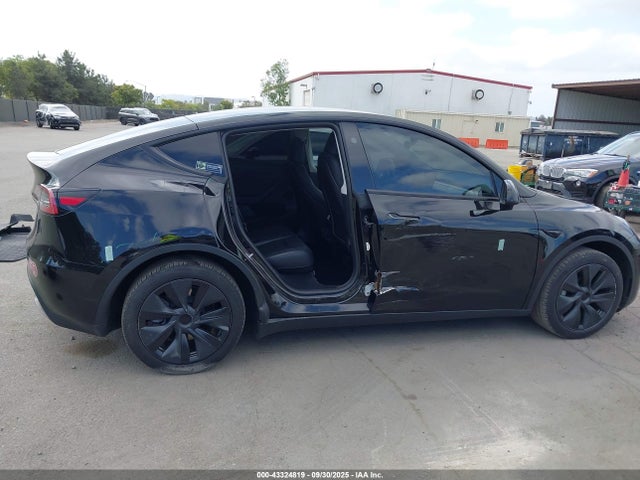 2024 TESLA MODEL Y 7SAYGDED8RF156984 Photo 5