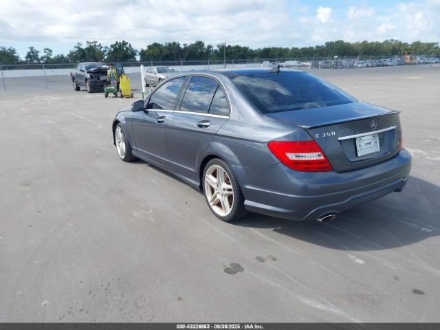 2013 MERCEDES-BENZ C 350 WDDGF5HB3DA758310 Photo 2