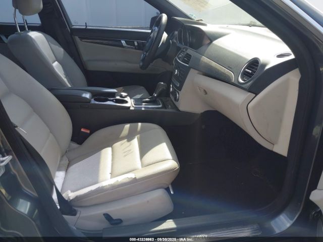 2013 MERCEDES-BENZ C 350 WDDGF5HB3DA758310 Photo 4