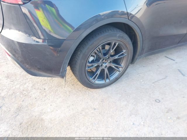 2024 TESLA MODEL Y 7SAYGDED2RF103634 Photo 5