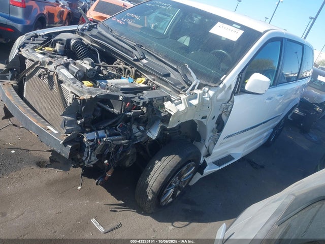 Chrysler 2015 2015 2C4RC1HG4FR602677 Image 2