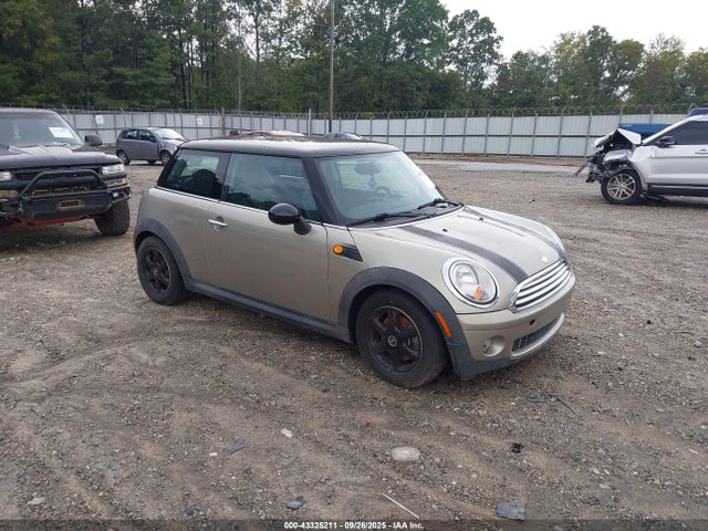 2010 MINI COOPER WMWMF3C52ATZ62595 Photo 0