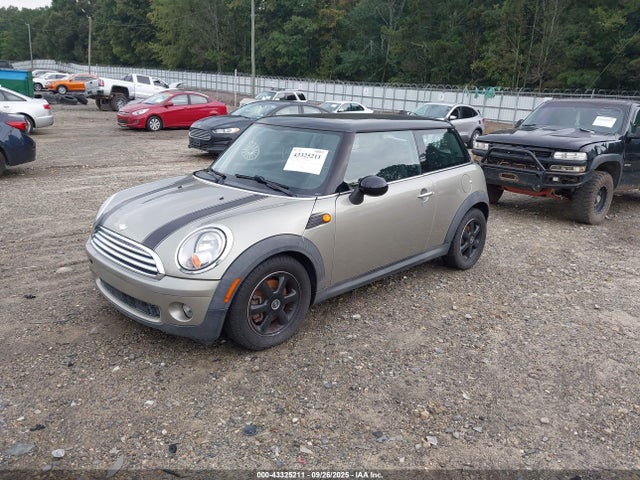 2010 MINI COOPER WMWMF3C52ATZ62595 Photo 1