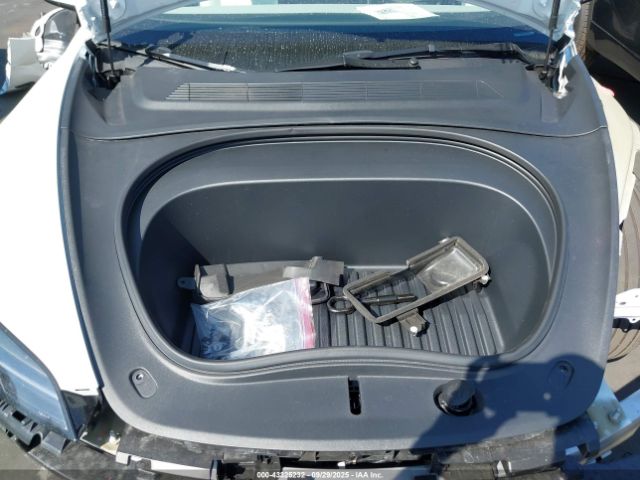 2025 TESLA MODEL 3 5YJ3E1EA0SF918714 Photo 9