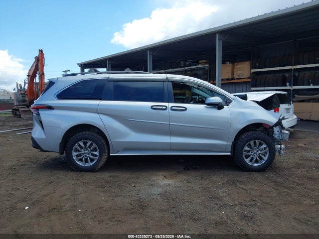 5TDKRKEC3NS123969 Toyota SIENNA LE