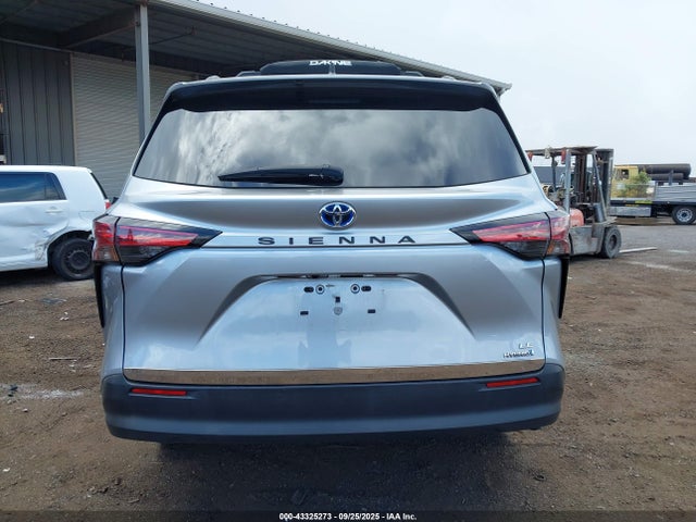 5TDKRKEC3NS123969 Toyota SIENNA LE