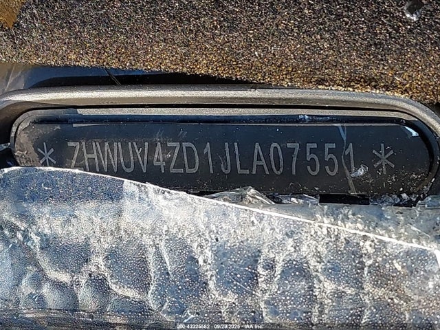 2018 LAMBORGHINI AVENTADOR S ZHWUV4ZD1JLA07551 Photo 8