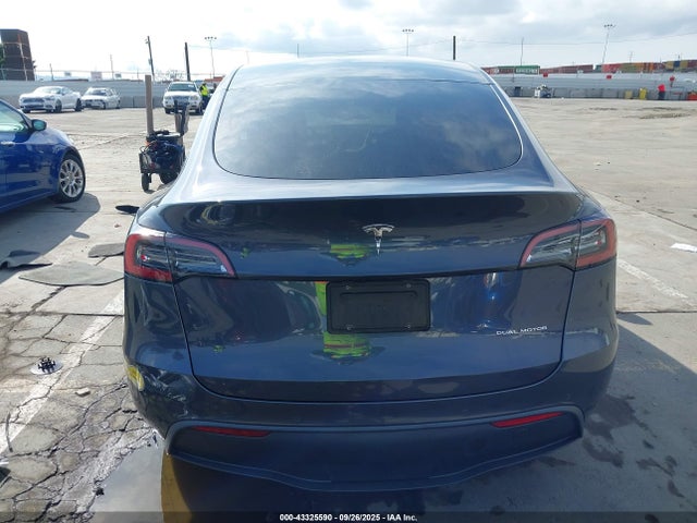 7SAYGDEE2NF335878 Tesla Model Y