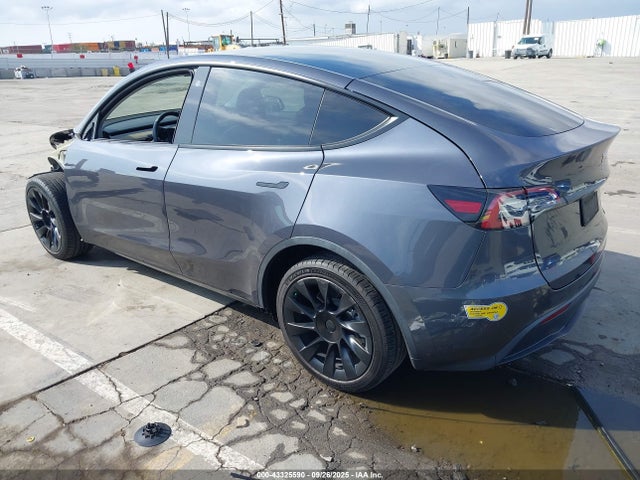 7SAYGDEE2NF335878 Tesla Model Y