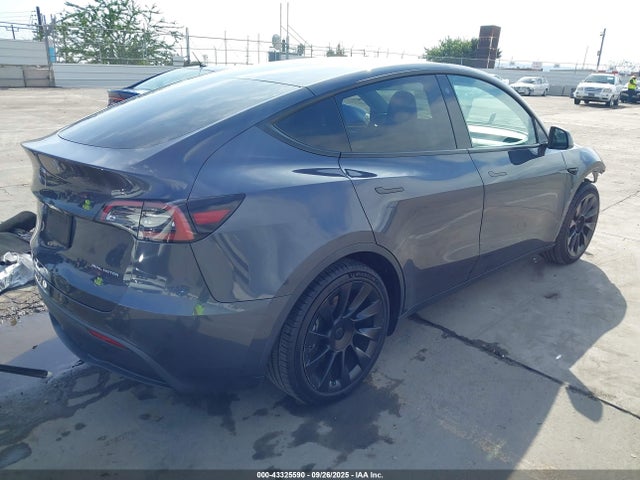 7SAYGDEE2NF335878 Tesla Model Y