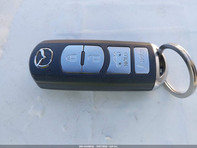 3MZBN1V32JM187045 Mazda py
