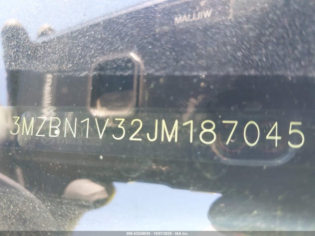 3MZBN1V32JM187045 Mazda py