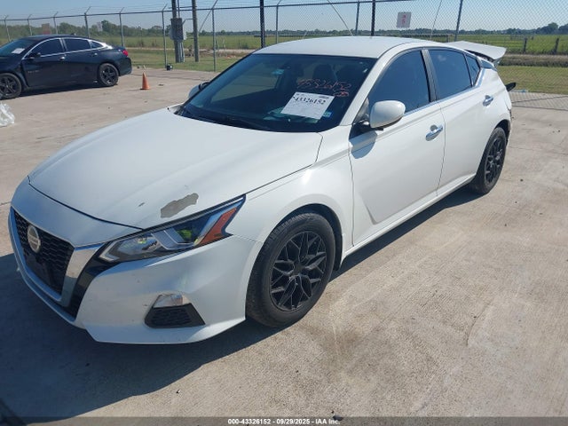 Nissan 2020 2020 1N4BL4BV3LN313668 Image 2