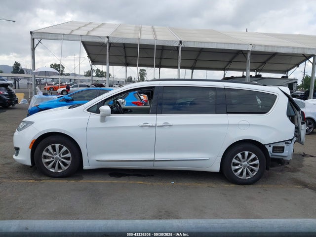 2C4RC1BG2HR613138 Chrysler Pacifica Touring-l