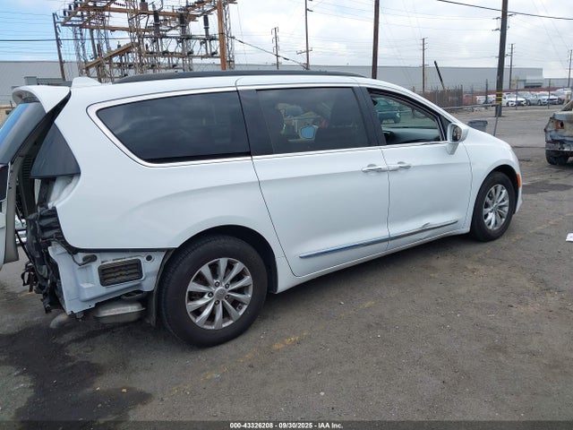 2C4RC1BG2HR613138 Chrysler Pacifica Touring-l