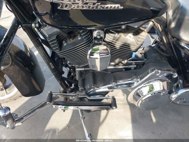 2011 HARLEY-DAVIDSON FLHX 1HD1KB410BB614789 Photo 8