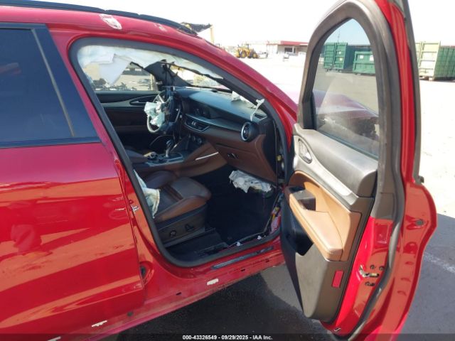 2018 ALFA ROMEO STELVIO ZASFAKNN7J7B82691 Photo 4