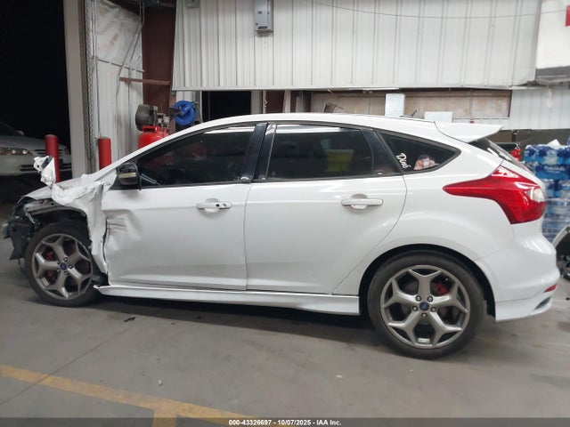Ford FOCUS ST 2014 1FADP3L91EL453628 Image 15