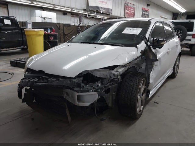 Ford FOCUS ST 2014 1FADP3L91EL453628 Image 2
