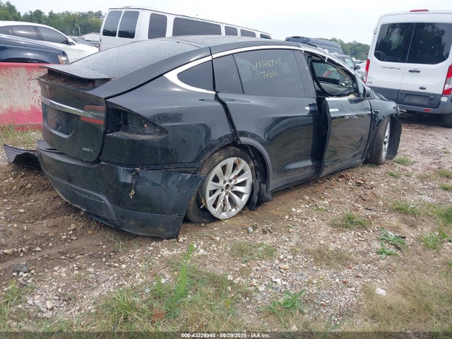 2017 TESLA MODEL X 5YJXCAE22HF041135 Photo 3