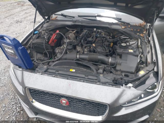 2017 JAGUAR XE SAJAK4BN3HA951184 Photo 9
