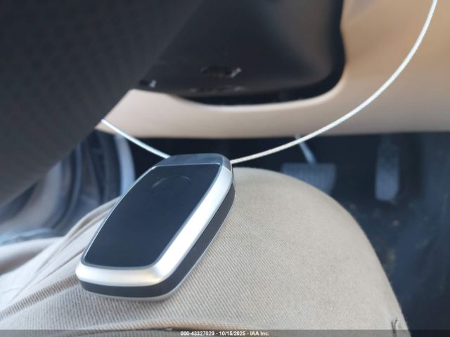 2017 JAGUAR XE SAJAK4BN3HA951184 Photo 10