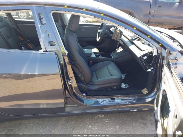 2025 TESLA MODEL 3 5YJ3E1EA1SF038993 Photo 4