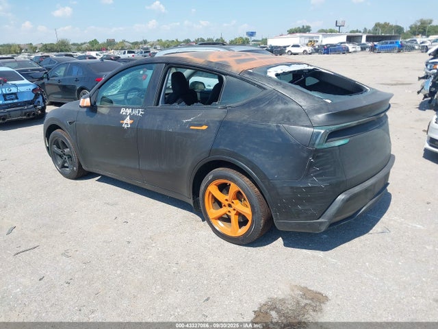 2026 TESLA MODEL Y 7SAYGDEE9TA455879 Photo 2