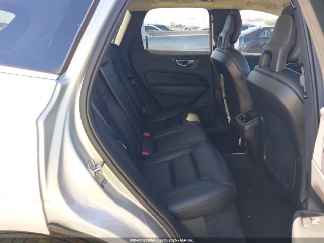 2018 VOLVO XC60 YV4102RL8J1065166 Photo 7