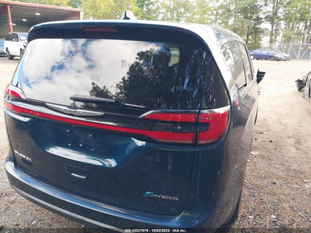 2022 CHRYSLER PACIFICA HYBRID 2C4RC1L71NR212447 Photo 3