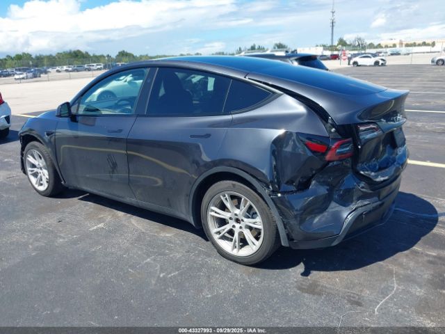 2024 TESLA MODEL Y 7SAYGDEDXRF050391 Photo 2