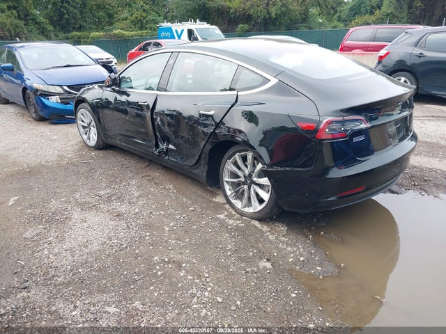 2018 TESLA MODEL 3 5YJ3E1EA9JF046855 Photo 2