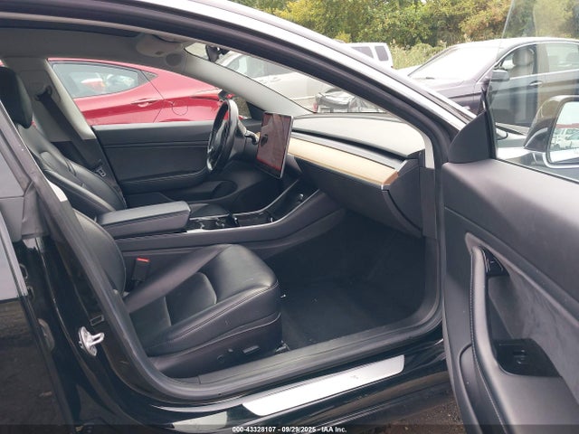 2018 TESLA MODEL 3 5YJ3E1EA9JF046855 Photo 4