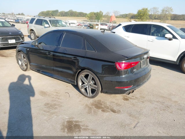 2016 AUDI A3 WAUA7GFF7G1042557 Photo 2