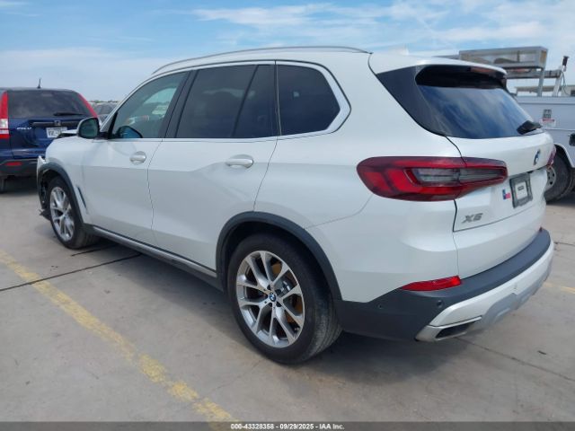 2021 BMW X5 5UXCR4C05M9G19542 Photo 2