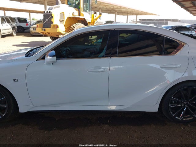 Lexus IS 350 2022 JTHGZ1B28N5056950 Image 29
