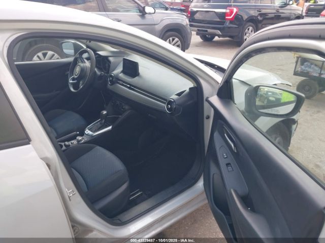 2019 TOYOTA YARIS 3MYDLBYV8KY500163 Photo 4