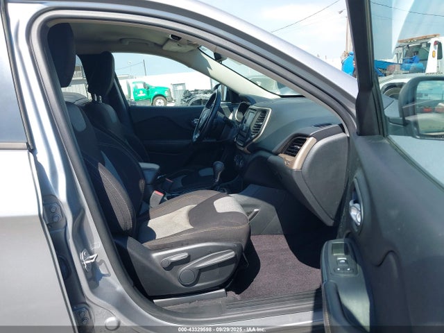 1C4PJLAS4GW329398 Jeep 2016