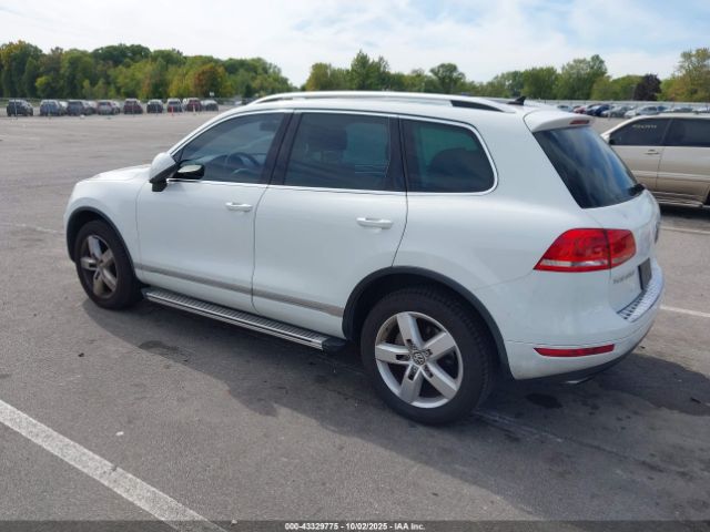 2012 VOLKSWAGEN TOUAREG WVGEF9BP0CD006943 Photo 2