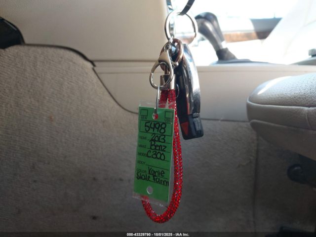 2013 MERCEDES-BENZ C 300 WDDGF8AB6DR278419 Photo 10