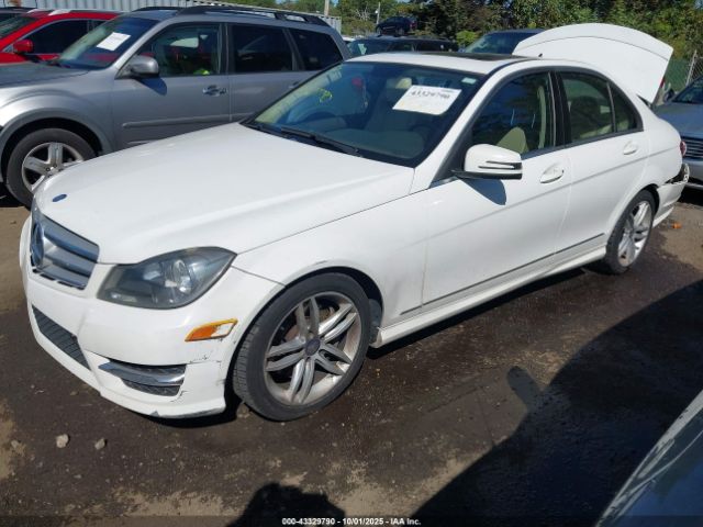 2013 MERCEDES-BENZ C 300 WDDGF8AB6DR278419 Photo 1
