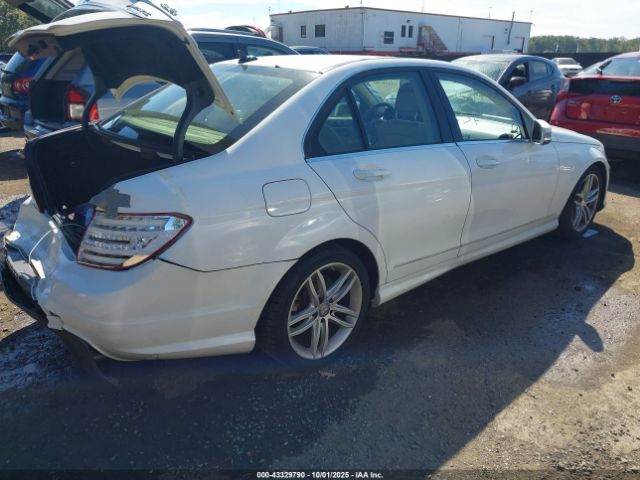 2013 MERCEDES-BENZ C 300 WDDGF8AB6DR278419 Photo 3